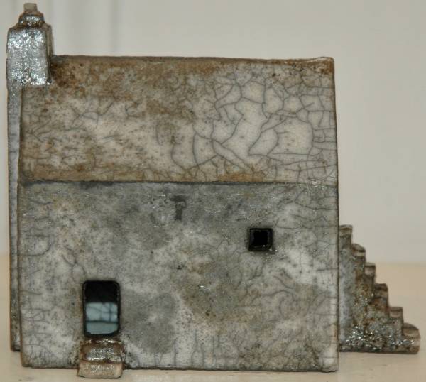 - a Ceramic by Sarah McCormack, measuring 12 x 14 cm (H x W) £45